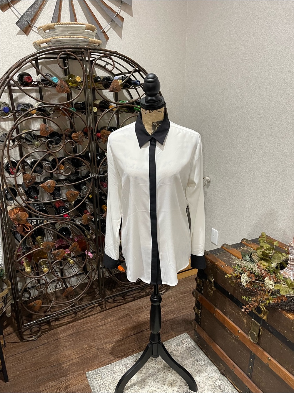 Apt. 9 White Blouse with Black Contrast Collar and Placket NWOT